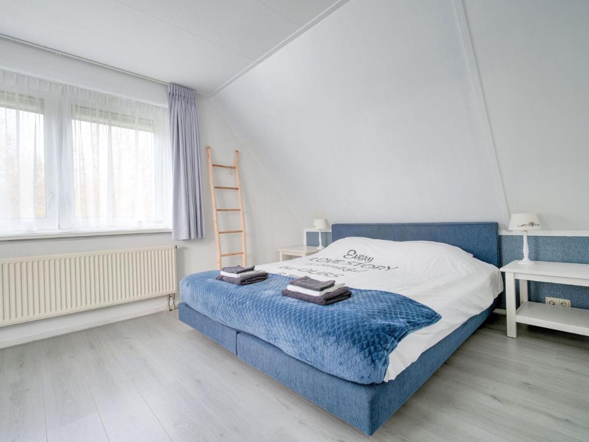 Captivating Holiday Home In Zeewolde Near Forest ภายนอก รูปภาพ