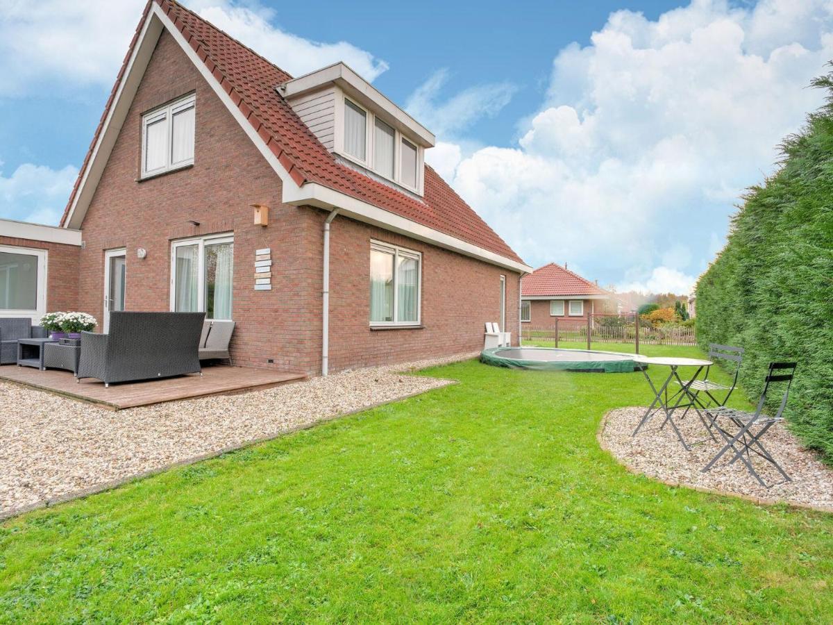 Captivating Holiday Home In Zeewolde Near Forest ภายนอก รูปภาพ