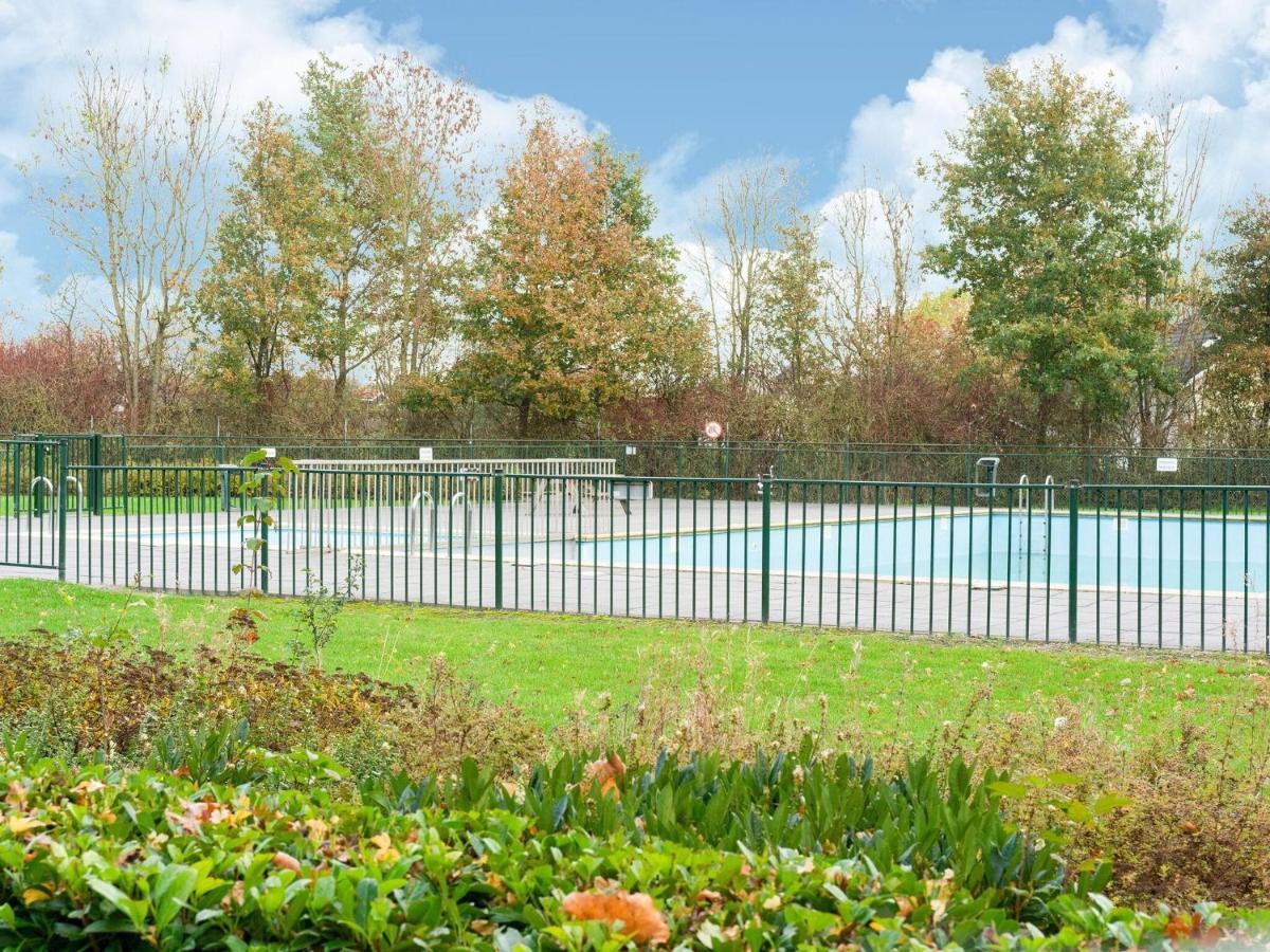 Captivating Holiday Home In Zeewolde Near Forest ภายนอก รูปภาพ