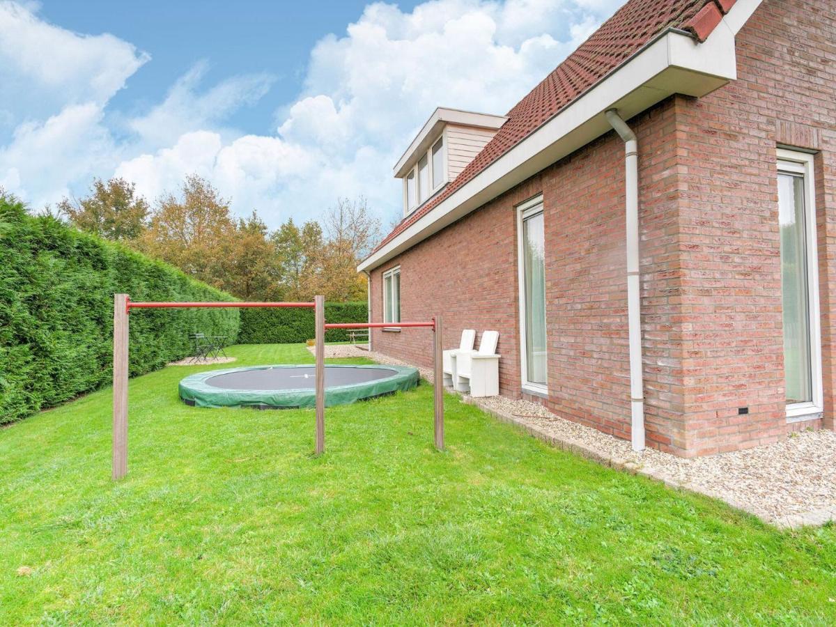 Captivating Holiday Home In Zeewolde Near Forest ภายนอก รูปภาพ