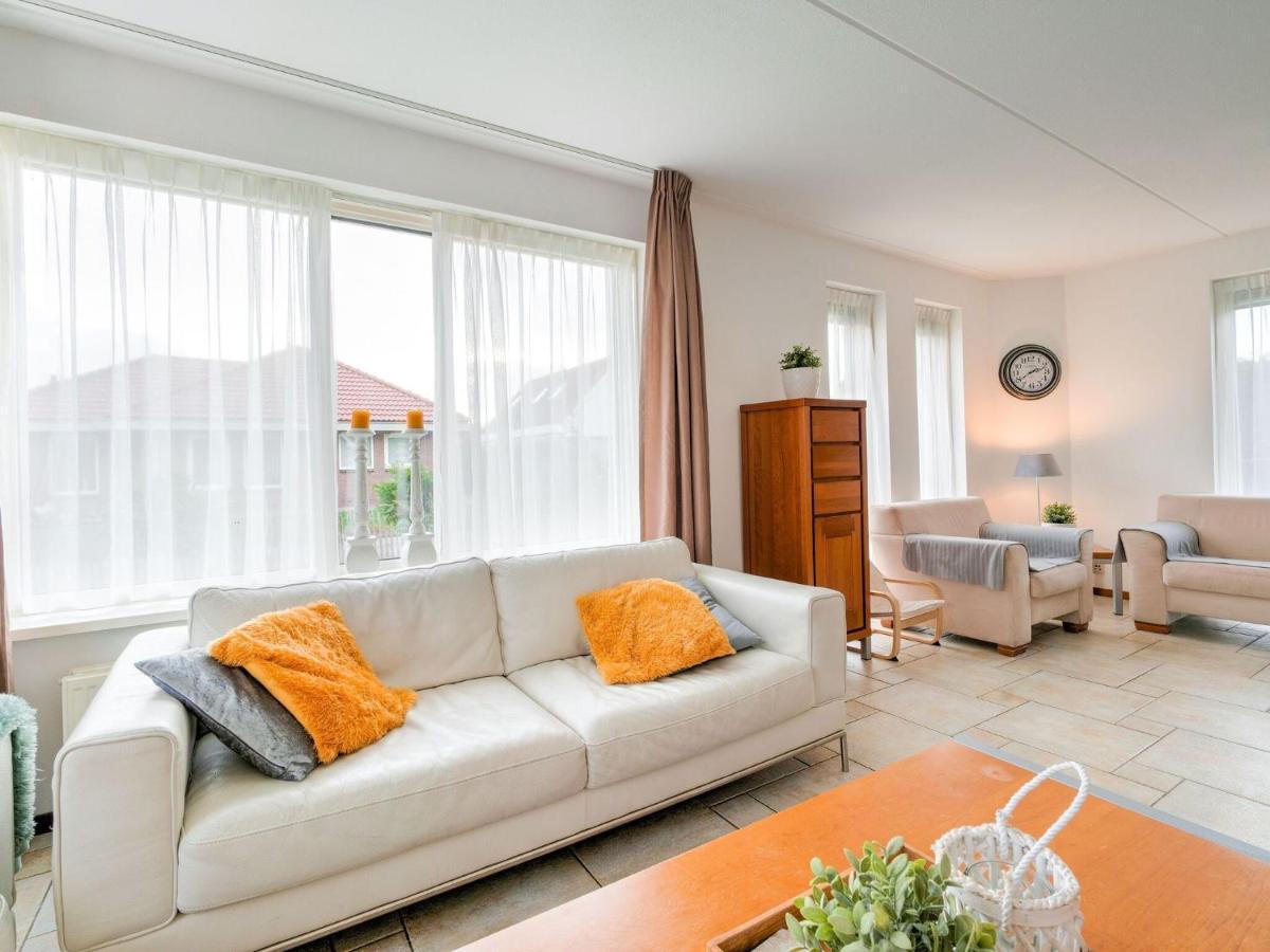 Captivating Holiday Home In Zeewolde Near Forest ภายนอก รูปภาพ