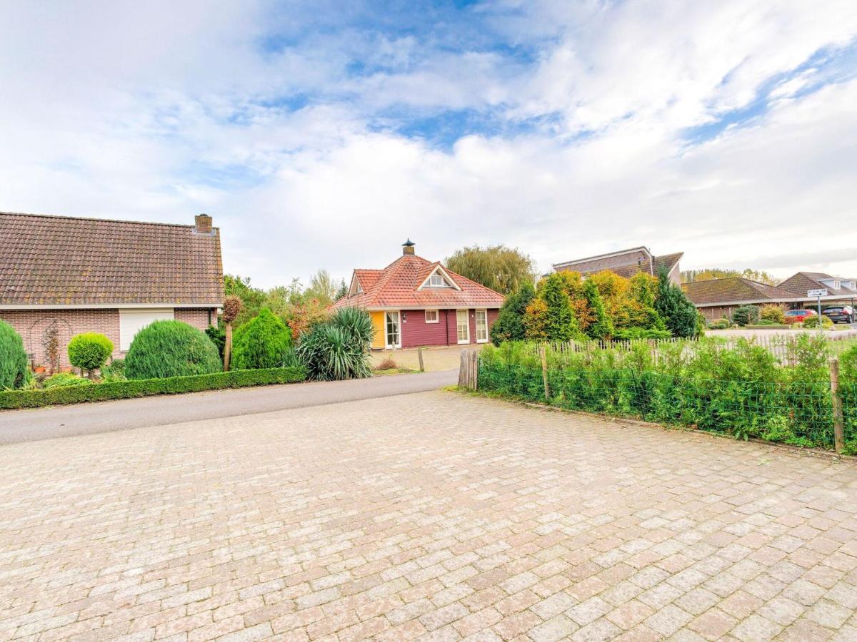 Captivating Holiday Home In Zeewolde Near Forest ภายนอก รูปภาพ