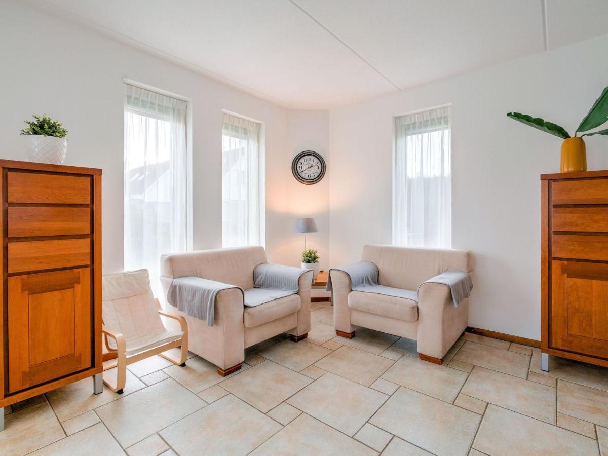 Captivating Holiday Home In Zeewolde Near Forest ภายนอก รูปภาพ