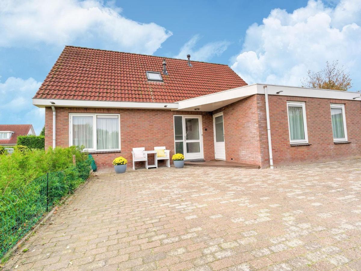 Captivating Holiday Home In Zeewolde Near Forest ภายนอก รูปภาพ