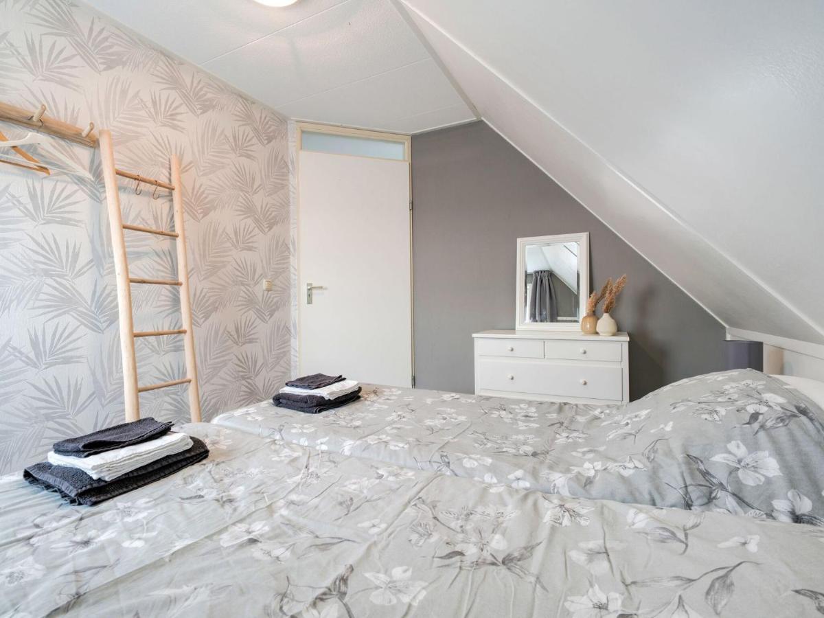 Captivating Holiday Home In Zeewolde Near Forest ภายนอก รูปภาพ